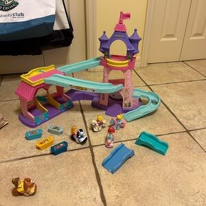 Little People Disney princesses fisher-Price Klip Klop Castle Playset
